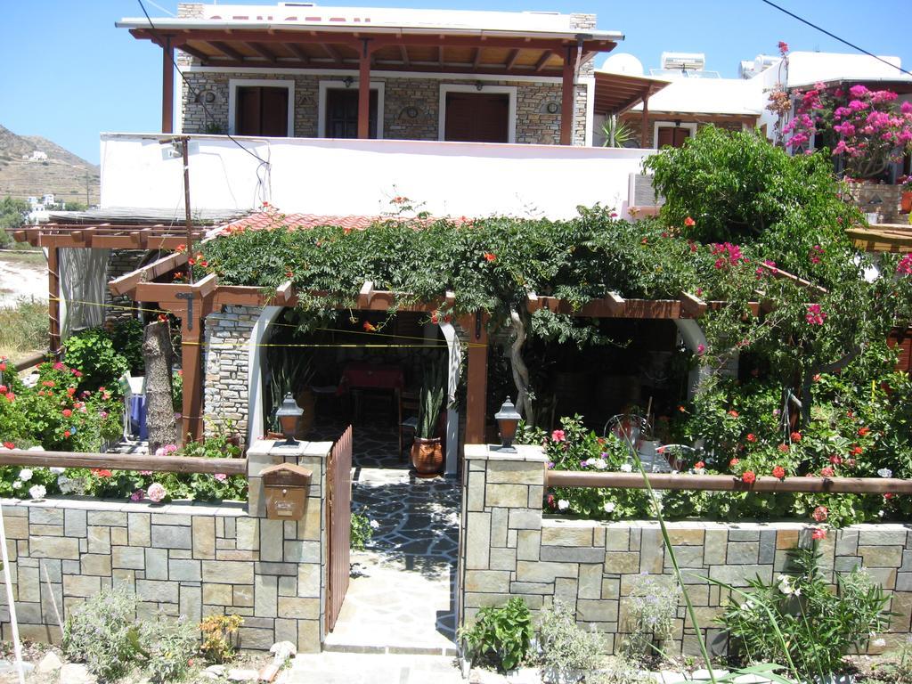 Pension Irini-Vicky Chora  Exterior photo